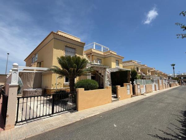 Venta de piso en Piso en Villamartín, Orihuela, Orihuela
thumbnail 3