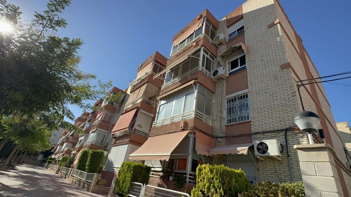 Продажа квартиры на Piso en Calle Salvador Allende, Juan XXIII, Alicante / Alacant, Аликанте / Алакант
photo 1
