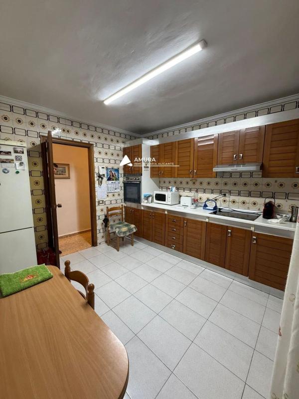 Venta de piso en Piso en Calle Capitán Dema, Benalúa, Alicante / Alacant, Alicante / Alacant
photo 1