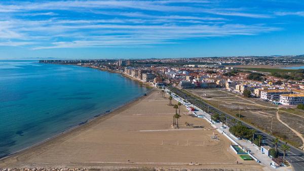 Venta de piso en Piso en Calle Callosa del Segura, 4, Playa de los Náufragos, Torrevieja, Torrevieja
thumbnail 2