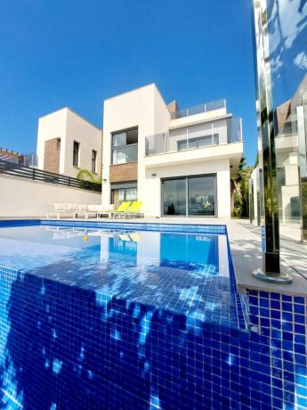 Villa totalmente equipada para vivir photo 1