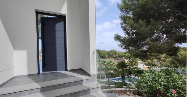 Villa de lujo en la zona de Los Balcones thumbnail 3