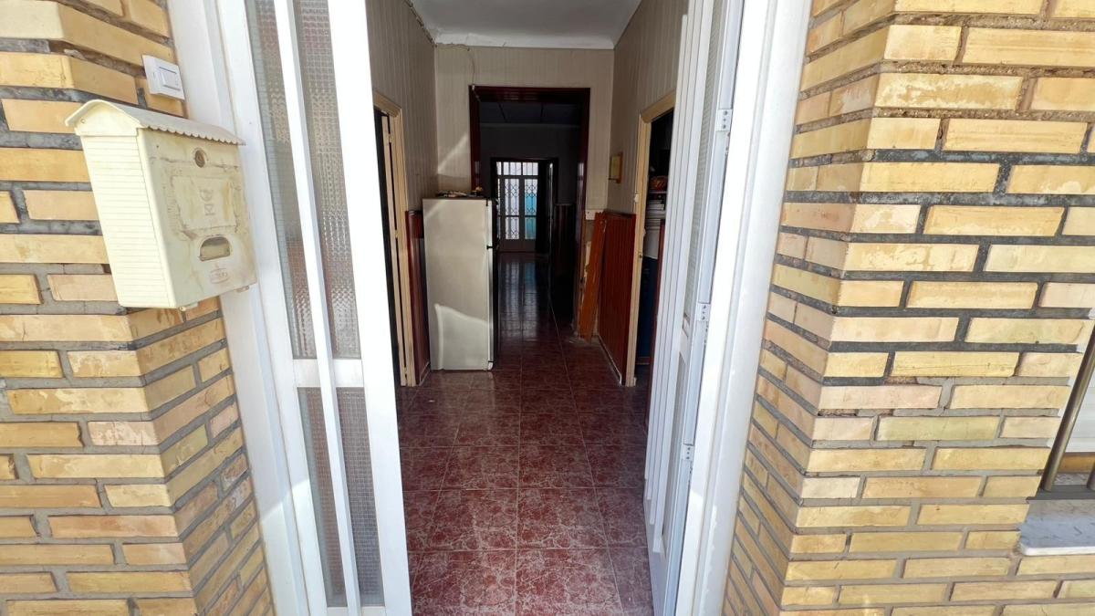 BAJO PARA REFORMAR PARCIALMENTE CON 120M2, Torrevieja
photo 1