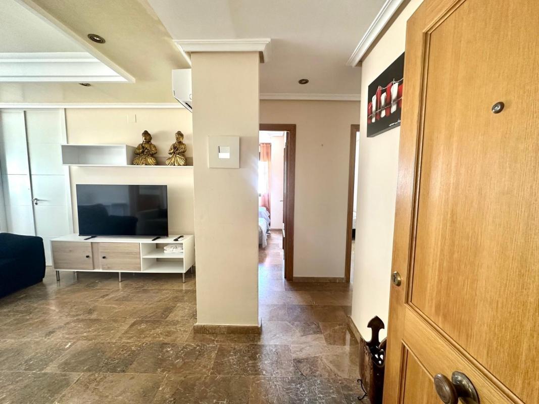 GRANDE APARTAMENTO DE 4 DORM. 2 BAÑOS. A 400 METROS DEL PUERT0 DE TORREVIEJA CON 130 M2. Y GRAN TERRAZA., Torrevieja
photo 2