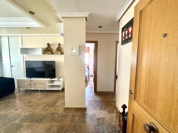 GRANDE APARTAMENTO DE 4 DORM. 2 BAÑOS. A 400 METROS DEL PUERT0 DE TORREVIEJA CON 130 M2. Y GRAN TERRAZA., Torrevieja
thumbnail 2