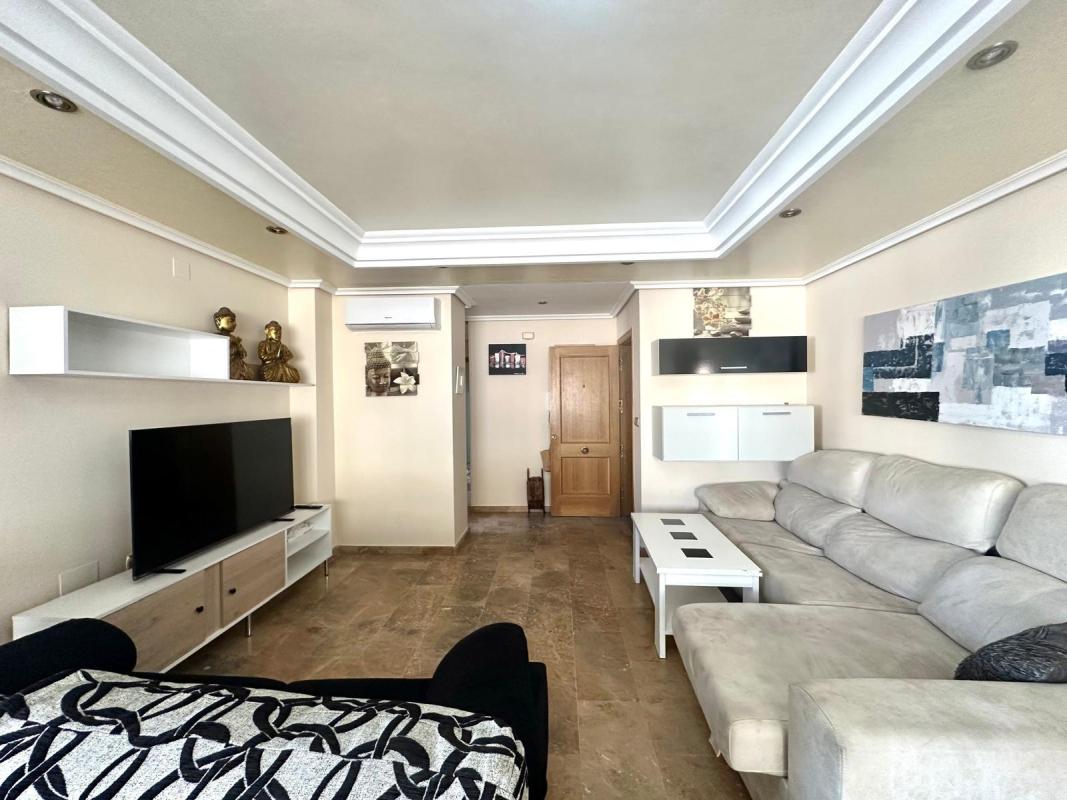 GRANDE APARTAMENTO DE 4 DORM. 2 BAÑOS. A 400 METROS DEL PUERT0 DE TORREVIEJA CON 130 M2. Y GRAN TERRAZA., Torrevieja
photo 4