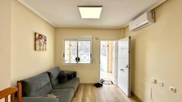 BUNGALOW BAJO EN TORREVIEJA CON PISCINA Y PARKING INCLUIDO thumbnail 2