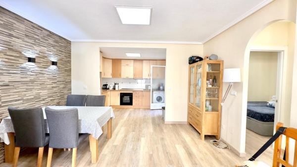 BUNGALOW BAJO EN TORREVIEJA CON PISCINA Y PARKING INCLUIDO photo 4