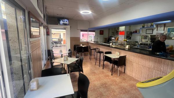 SE VENDE BAR EN FUNCIONAMIENTO EN EL CENTRO DE TORREVIEJA photo 1