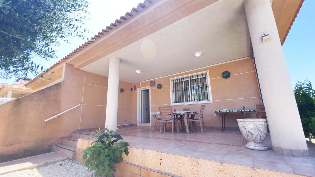 Sprzedaż niezależnego domku jednorodzinnego w  Aguas Nuevas , Torrevieja photo 2