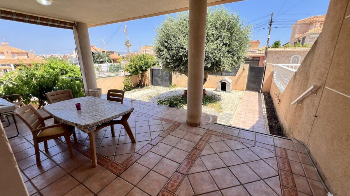 Sprzedaż niezależnego domku jednorodzinnego w  Aguas Nuevas , Torrevieja photo 5