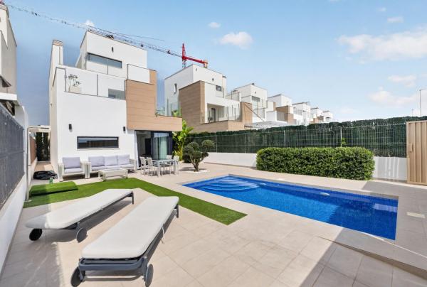 Villa de diseño con piscina privada en El Raso, Guardamar del Segura thumbnail 3