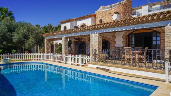 Casa o chalet independiente en Avenida de la Armada Española, Calas de Santa Pola este, Santa Pola thumbnail 3