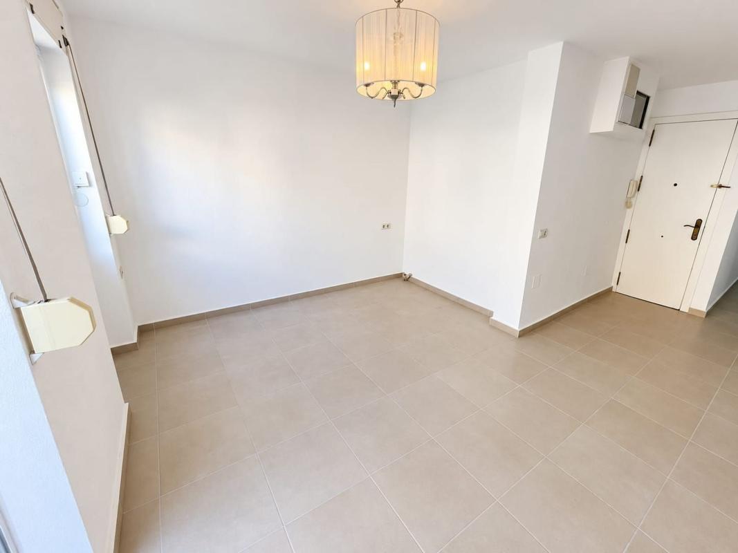 Venta de piso en Piso en Calle San Agatangelo, Benalúa, Alicante / Alacant, Alicante / Alacant
photo 2