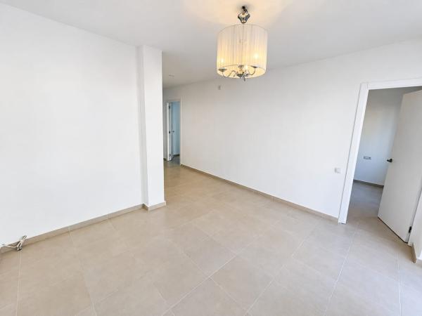 Venta de piso en Piso en Calle San Agatangelo, Benalúa, Alicante / Alacant, Alicante / Alacant
 photo 3