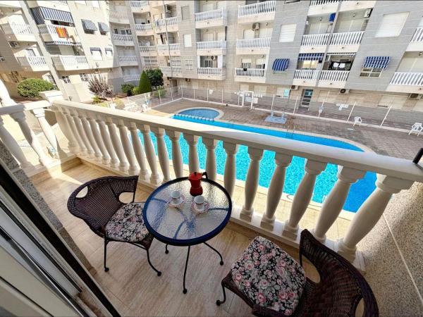 Venta de piso en Piso en Avenida Diego Ramírez Pastor, Antonio Machado, Torrevieja, Torrevieja
photo 1