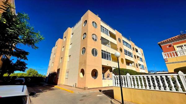 Sale of flat in Piso en Avenida Robleda, La Siesta - El Salado - Torreta, Torrevieja, Torrevieja
photo 1