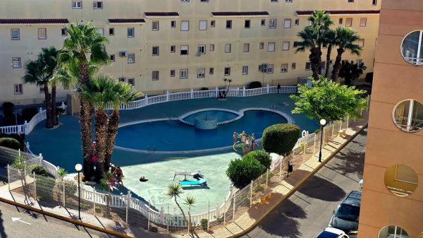 Sale of flat in Piso en Avenida Robleda, La Siesta - El Salado - Torreta, Torrevieja, Torrevieja
thumbnail 2