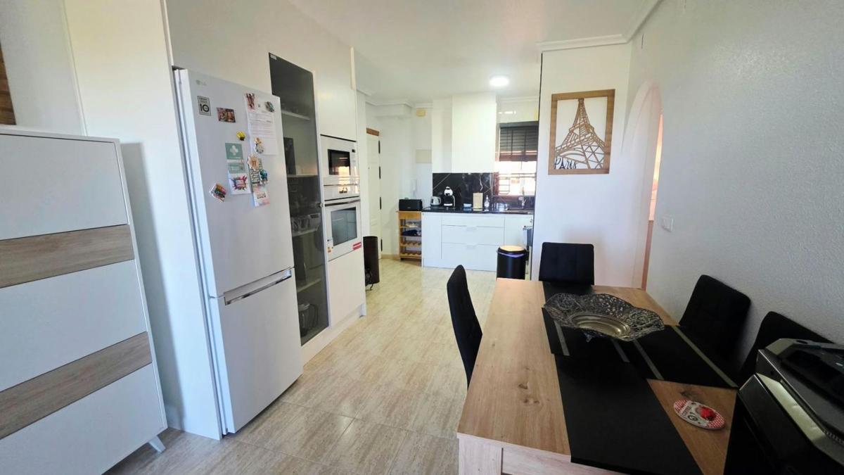 Продажа квартиры на Piso en Avenida Robleda, La Siesta - El Salado - Torreta, Torrevieja, Торревьеха
 photo 4