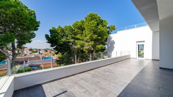 Casa o chalet independiente en Calle Argo Bal, Los Balcones - Los Altos del Edén, Torrevieja thumbnail 3