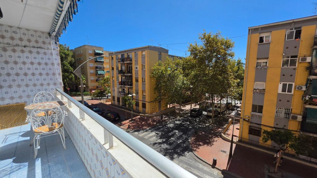 Sale of apartment in Piso en Calle Santa Cruz de Tenerife, Colonia Requena - Virgen del Carmen, Alicante / Alacant, Alicante
photo 2