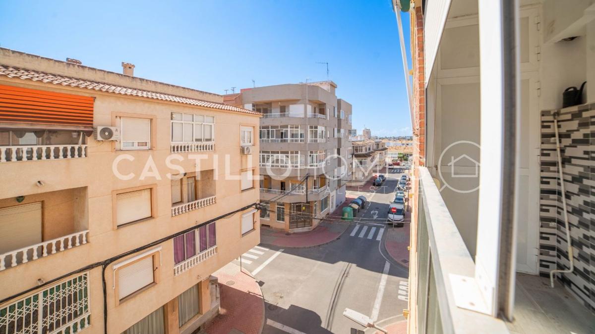 Sale of apartment in Piso en Playa de los Náufragos, Torrevieja, Torrevieja
photo 3