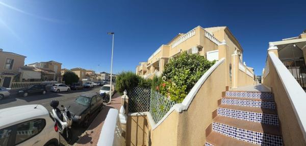 Casa o chalet independiente en Parque Acuático - Sector 25, Torrevieja thumbnail 3
