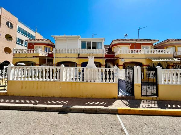 Chalet adosado en Robleda, 18, La Siesta - El Salado - Torreta, Torrevieja thumbnail 2