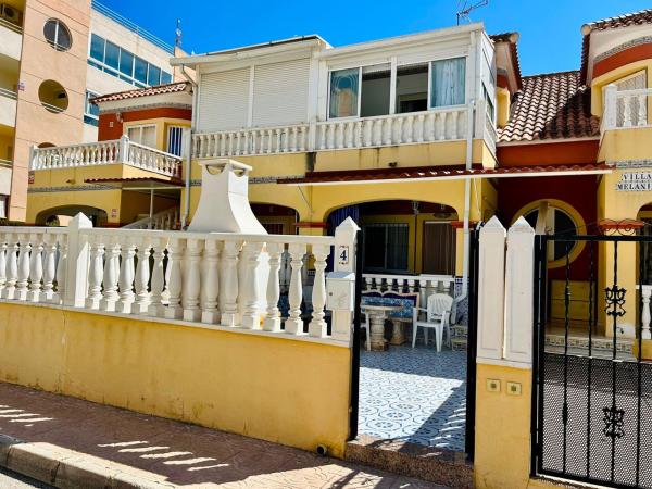 Chalet adosado en Robleda, 18, La Siesta - El Salado - Torreta, Torrevieja thumbnail 3