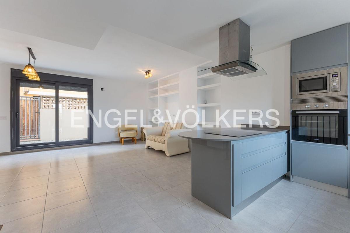 Properties for sale and rent in Spain photo 2
