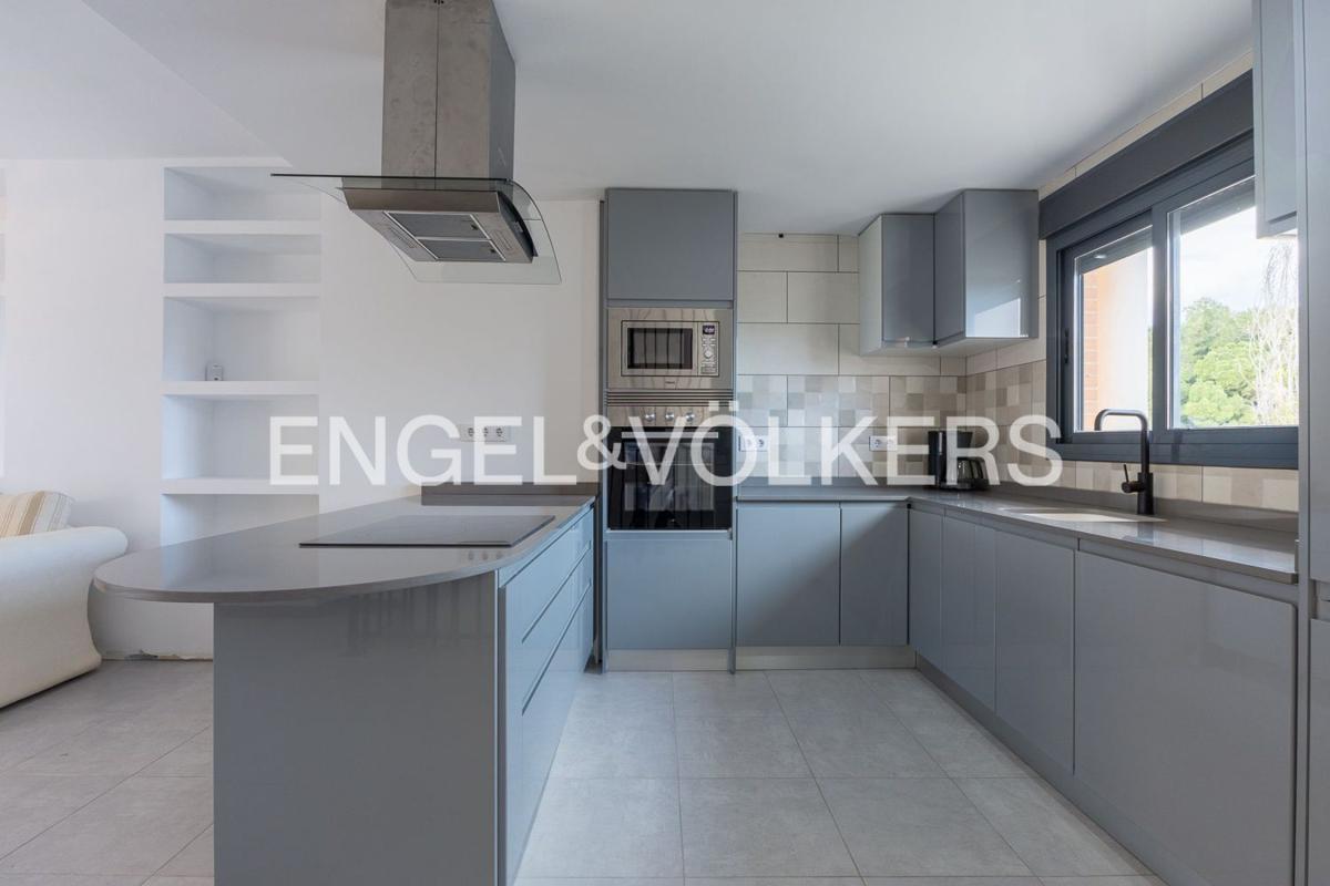 Properties for sale and rent in Spain photo 3