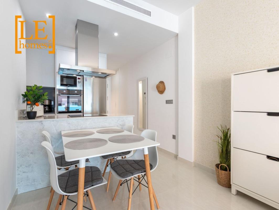 Venta de piso en Piso en Maestro Francisco Casanov, 53, Avenida Habaneras - Curva de Palangre, Torrevieja, Torrevieja
 photo 2