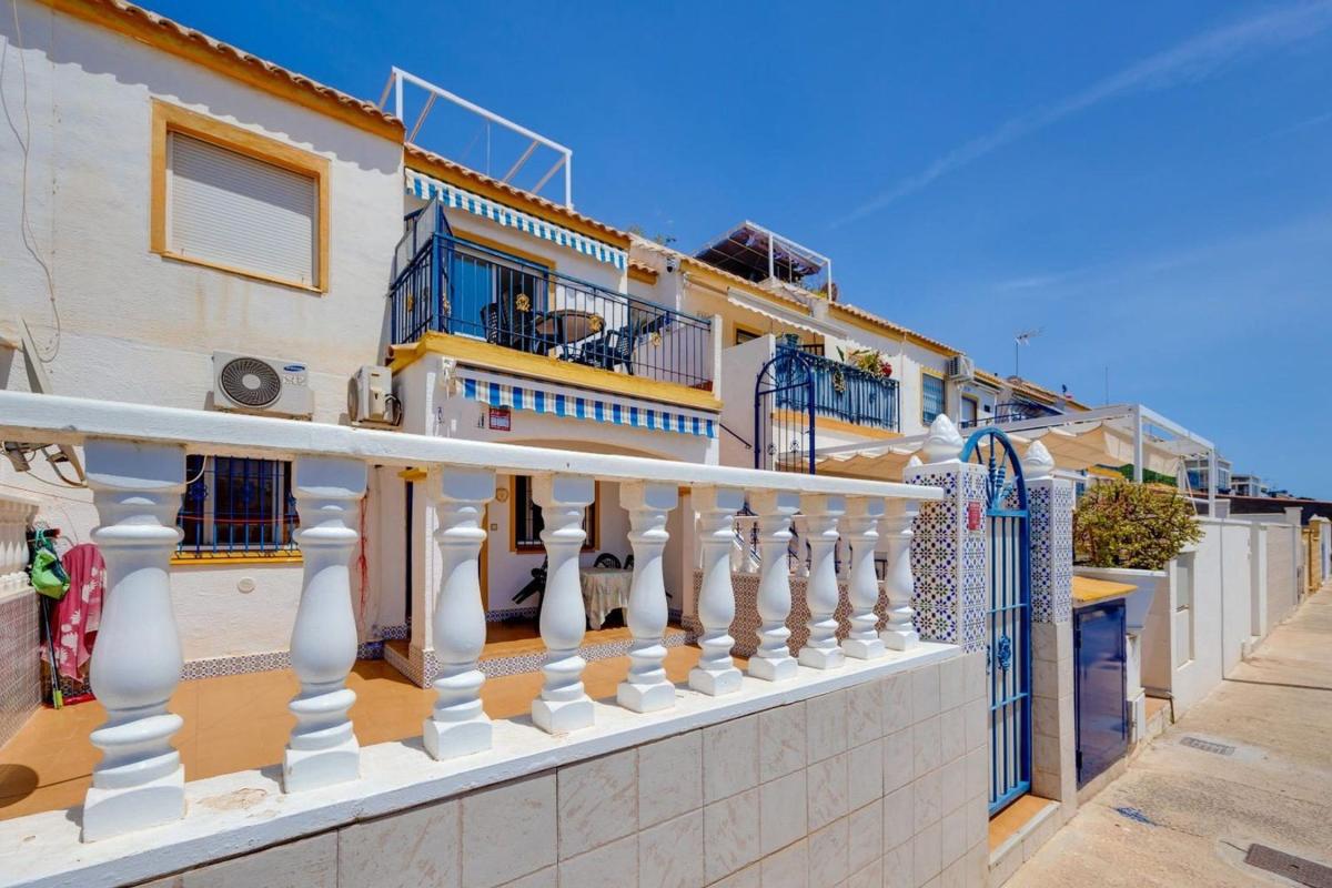 Sprzedaż niezależnego domku jednorodzinnego w  Casa o chalet en La Siesta - El Salado - Torreta, Torrevieja, Torrevieja photo 2