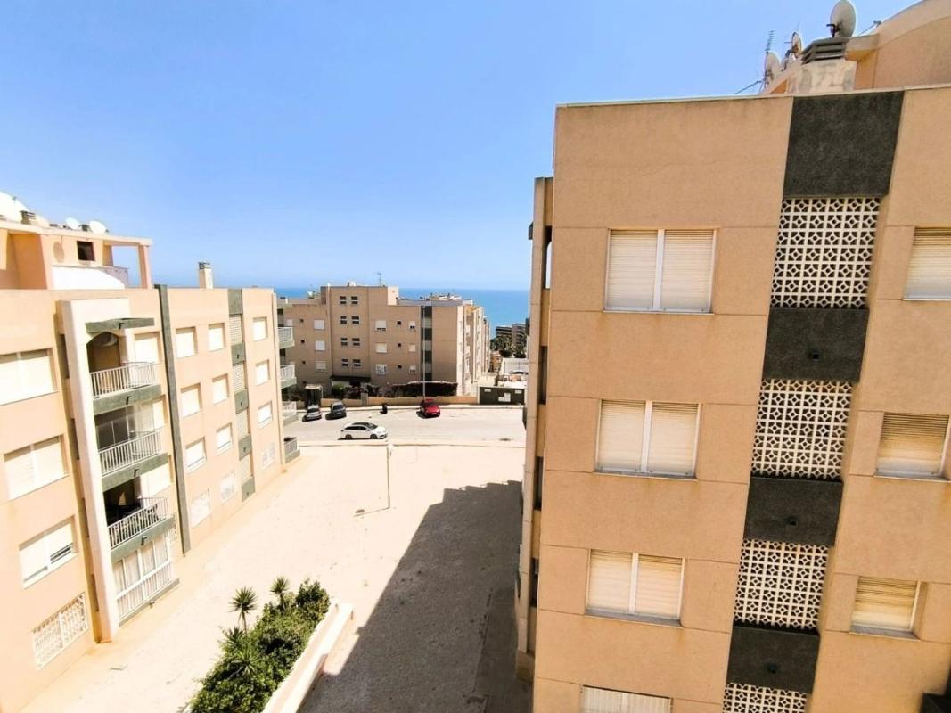 Venta de piso en Piso en Urbanización los Leandros, Cabo Cervera, Torrevieja, Torrevieja
photo 1