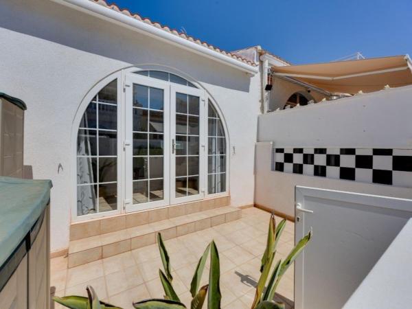 Casa o chalet independiente en Calle Liszt, La Siesta - El Salado - Torreta, Torrevieja thumbnail 2