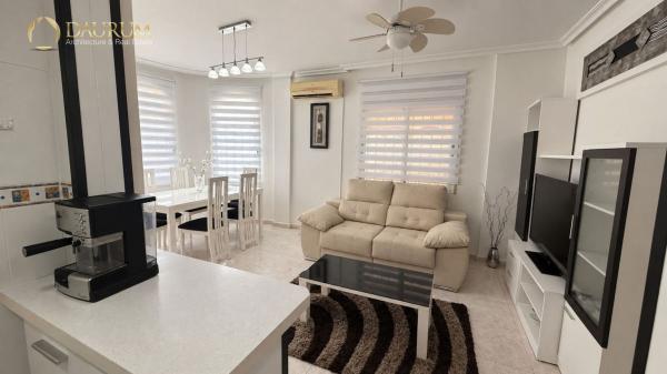 Chalet pareado en Calle Maria San Gil Noain, Parque Acuático - Sector 25, Torrevieja thumbnail 2