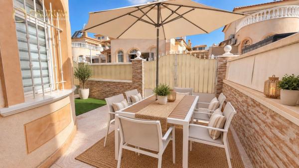 Chalet pareado en Calle Maria San Gil Noain, Parque Acuático - Sector 25, Torrevieja thumbnail 3