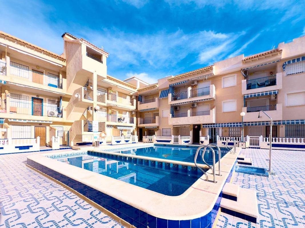 Venta de piso en Piso en La Siesta - El Salado - Torreta, Torrevieja, Torrevieja
photo 4