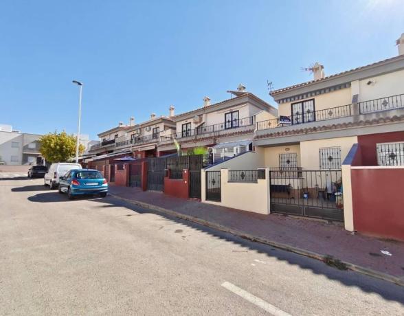 Chalet adosado en Avenida Tirso de Molina, Aguas Nuevas, Torrevieja photo 1