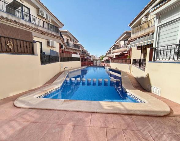 Chalet adosado en Avenida Tirso de Molina, Aguas Nuevas, Torrevieja photo 4
