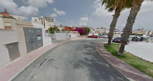 Venta de piso en Piso en Avenida de Londres, Los Balcones y los Altos, Orihuela, Orihuela
thumbnail 2