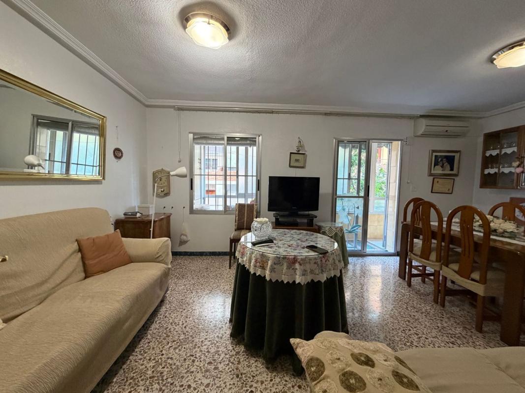 Sale of apartment in Piso en Calle Pintor Pérez Pizarro, Virgen del Remedio - Parque lo Morant, Alicante / Alacant, Alicante
photo 2