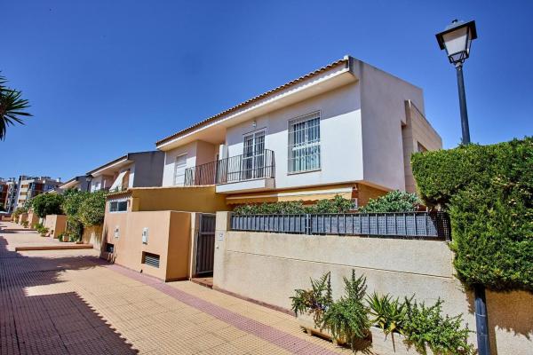 Casa o chalet independiente en Avenida del Fabraquer, 34, Playa Muchavista, El Campello thumbnail 2