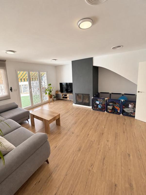 Properties for sale and rent in Spain photo 1