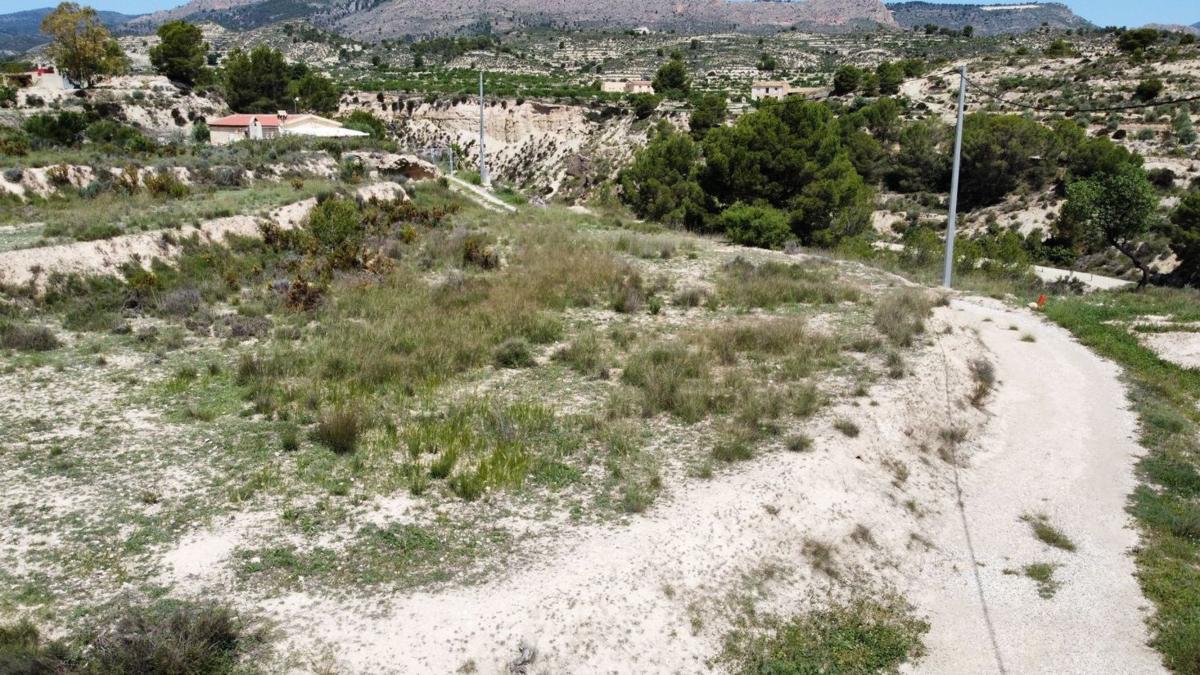 Terreno en venta en Relleu, Alicante photo 1