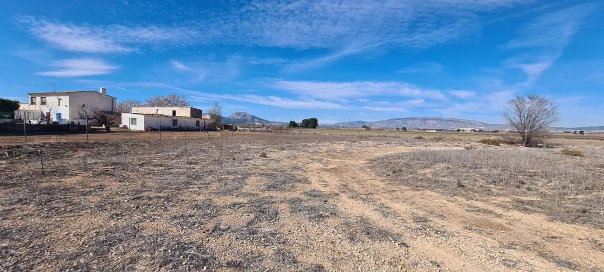 Terreno en venta en Villena, Alicante photo 1