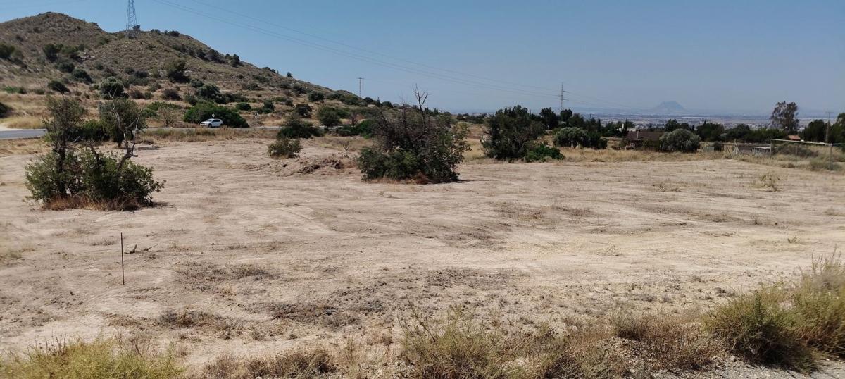 Terreno en venta en Busot, Alicante photo 1