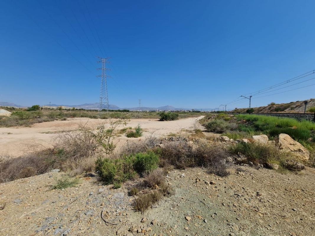 Terreno en venta en Alicante / Alacant, Alicante photo 1