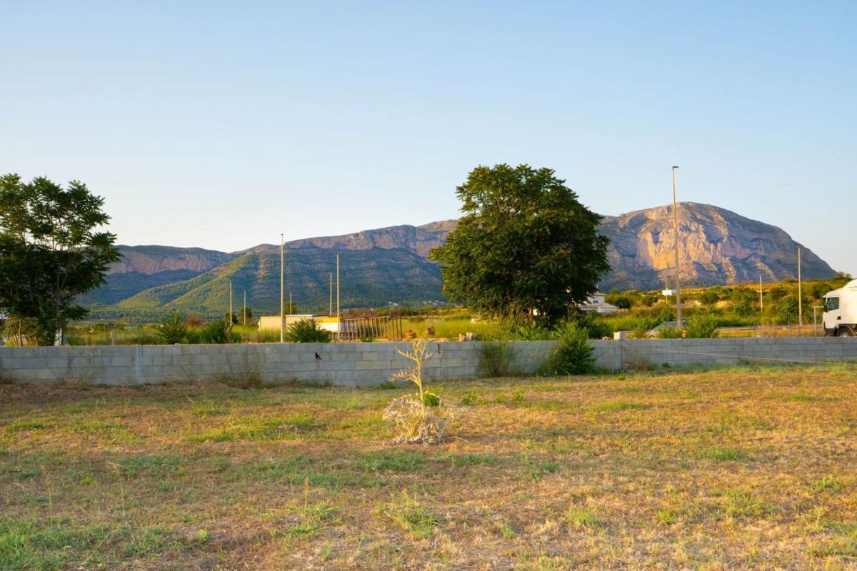 Terreno en venta en Gata de Gorgos, Alicante photo 2