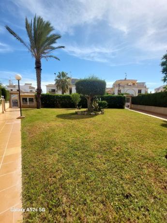 Chalet adosado en Calle Afrodita, 3, Aguas Nuevas, Torrevieja thumbnail 2